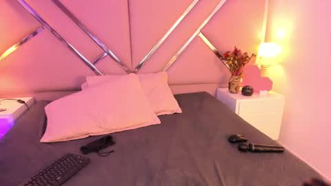 Snapshot of roxanediaz chatting on September 11, 10:11 pm roxanediaz online show from September 11, 10:11 pm