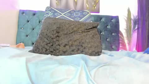 Roxanna online show from May 12, 4:05 pm