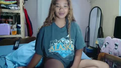 roxanne_98 online show from February 21, 4:43 pm