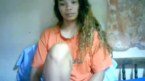 Snapshot of roxanne_98 chatting on December 8, 12:35 am roxanne_98 online show from December 8, 12:35 am