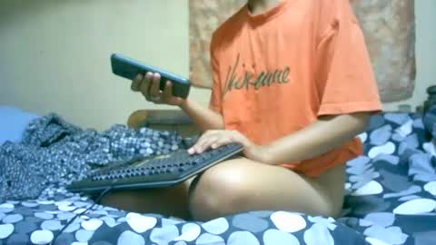 Snapshot of roxanne_98 chatting on December 6, 3:39 pm roxanne_98 online show from December 6, 3:39 pm