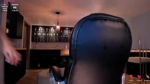 Snapshot of roxannehill_ chatting on February 18, 3:10 pm Roxanne Hill online show from February 18, 3:10 pm