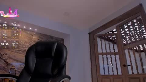 Snapshot of roxannehill_ chatting on September 15, 6:31 pm Roxanne Hill online show from September 15, 6:31 pm