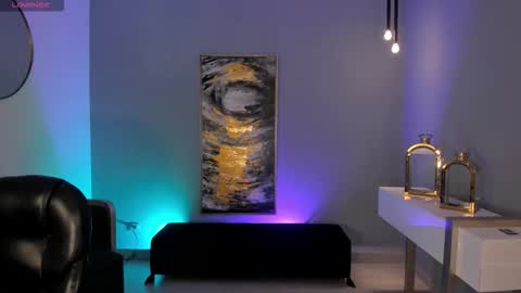 Roxanne Hill  online show from October 26, 5:45 pm