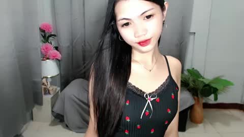 Snapshot of roxie_fuckdoll chatting on March 4, 1:34 am Roxie online show from March 4, 1:34 am
