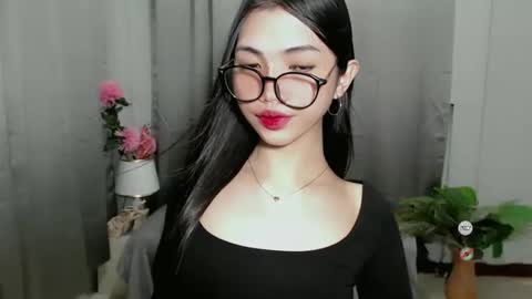 Snapshot of roxie_fuckdoll chatting on February 4, 12:40 am Roxie online show from February 4, 12:40 am