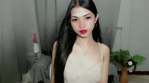 Snapshot of roxie_fuckdoll chatting on February 9, 8:43 am Roxie online show from February 9, 8:43 am