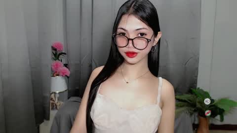 Snapshot of roxie_fuckdoll chatting on February 25, 11:15 pm Roxie online show from February 25, 11:15 pm