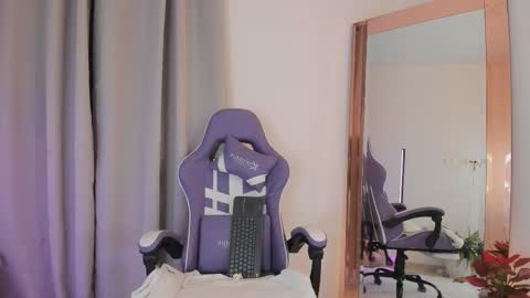  R O X I E  online show from February 1, 2:52 am