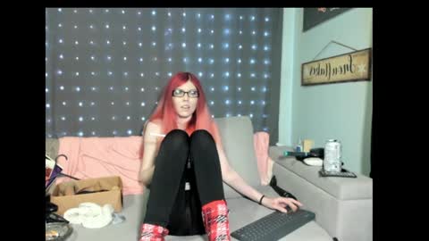 roxihazeleyes online show from February 26, 12:41 am