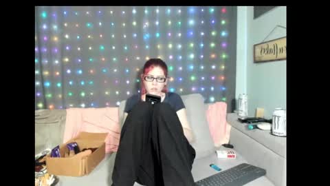 roxihazeleyes online show from February 27, 4:13 am