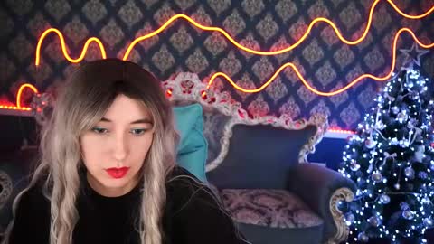 Snapshot of roxy_rayy chatting on January 7, 2:08 pm roxy_rayy online show from January 7, 2:08 pm