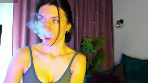 Snapshot of roxy_riot_ chatting on February 6, 4:31 am roxy_riot_ online show from February 6, 4:31 am