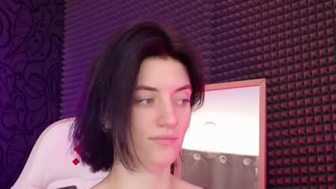 Snapshot of roxy_riot_ chatting on March 11, 7:35 am roxy_riot_ online show from March 11, 7:35 am