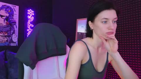Snapshot of roxy_riot_ chatting on March 7, 4:34 am roxy_riot_ online show from March 7, 4:34 am