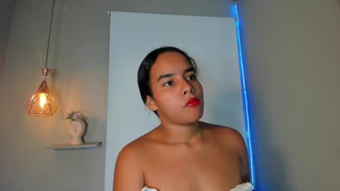 roxy_stone1 online show from June 15, 7:28 pm