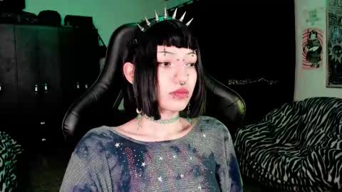 Roxy Independient model Help me to reach 50 thumbs up online show from January 12, 11:45 pm