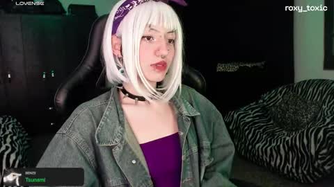 Roxy Independient model Help me to reach 50 thumbs up online show from October 8, 1:35 am