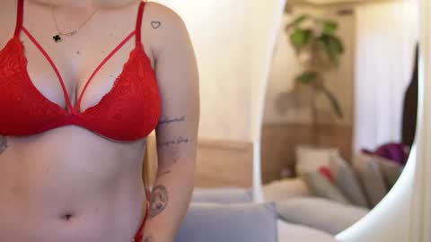 Roxy  online show from October 6, 12:34 pm