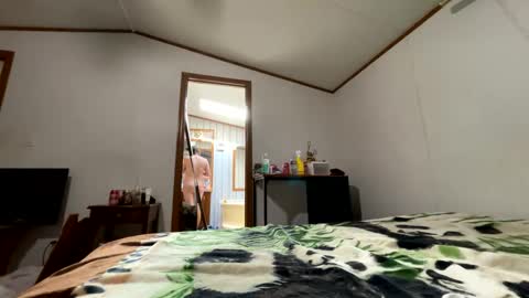 Roxy and Brock online show from September 26, 9:01 pm