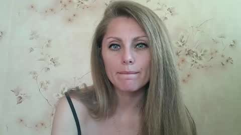 roxyfox18x01 online show from May 3, 2:45 pm