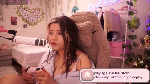 roxysuh online show from February 8, 7:45 am