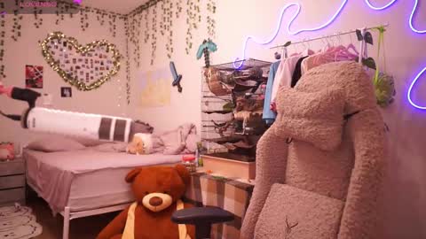 roxysuh online show from February 16, 8:01 am