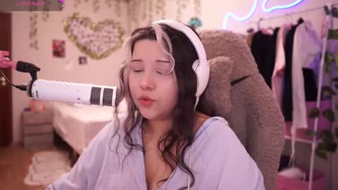 roxysuh online show from March 7, 8:36 am