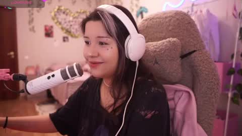 roxysuh online show from May 14, 7:06 am