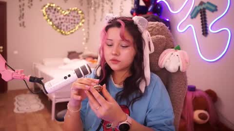 roxysuh online show from October 9, 7:36 am