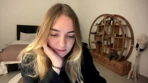 Roxy online show from March 27, 7:26 pm