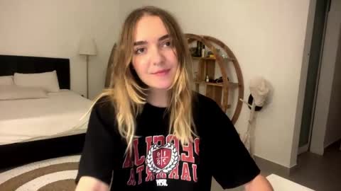 Roxy online show from March 29, 6:20 pm