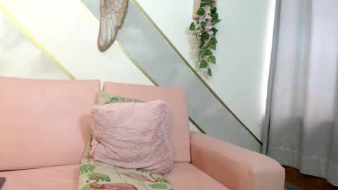 Snapshot of ruby_jade_ chatting on October 29, 12:18 pm   online show from October 29, 12:18 pm