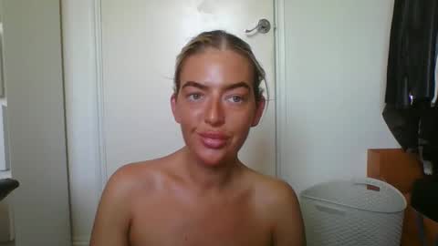 rubyredxxxoxxx online show from December 6, 9:05 am