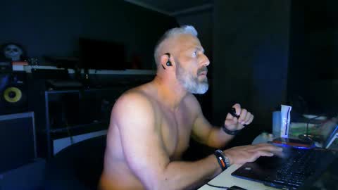 Chico que rico Caliente online show from March 25, 9:27 am