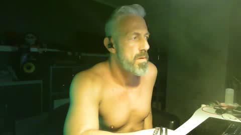 Snapshot of ruffi77 chatting on September 17, 7:56 am Chico que rico Caliente online show from September 17, 7:56 am