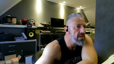 Snapshot of ruffi77 chatting on September 12, 11:01 am Chico que rico Caliente online show from September 12, 11:01 am