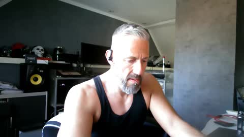 Snapshot of ruffi77 chatting on March 8, 8:33 am Chico que rico Caliente online show from March 8, 8:33 am