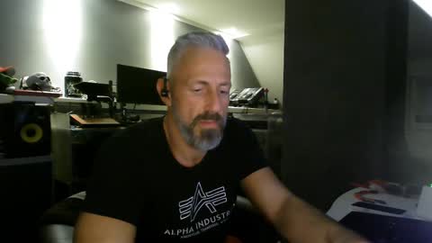 Snapshot of ruffi77 chatting on February 11, 12:28 am Chico que rico Caliente online show from February 11, 12:28 am