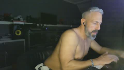 Snapshot of ruffi77 chatting on January 22, 1:53 am Chico que rico Caliente online show from January 22, 1:53 am