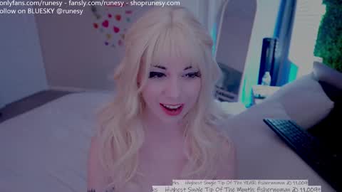 Snapshot of runesy chatting on February 23, 8:33 pm Lady online show from February 23, 8:33 pm