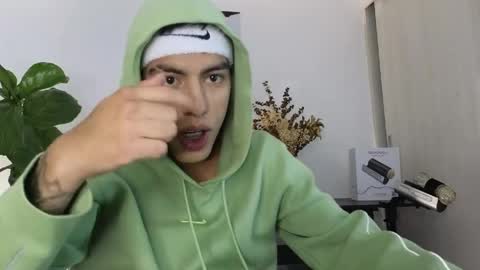  R U S S E L L  online show from April 11, 1:32 am