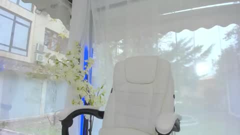 Ava online show from November 12, 11:45 am