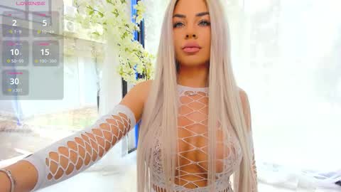 Ava online show from November 4, 8:15 am