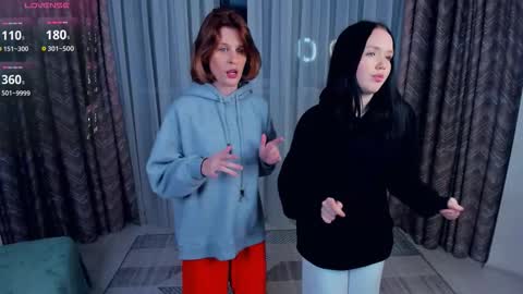 Snapshot of ruthakihn chatting on September 21, 5:06 pm Jessica Blondie Lannie Brunette online show from September 21, 5:06 pm