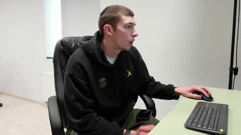 RYAN DOZER online show from April 17, 5:43 am