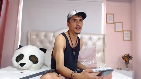 Snapshot of ryan_maxy chatting on February 12, 7:45 pm ryan online show from February 12, 7:45 pm