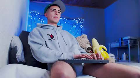 Ryannhill  online show from November 18, 7:22 am