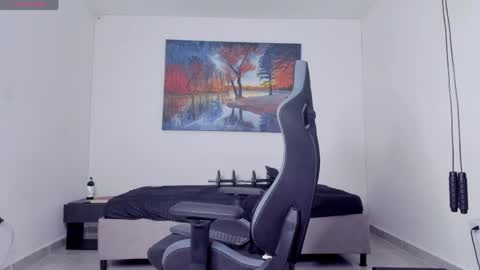 ryanwhite3 online show from April 10, 11:42 pm