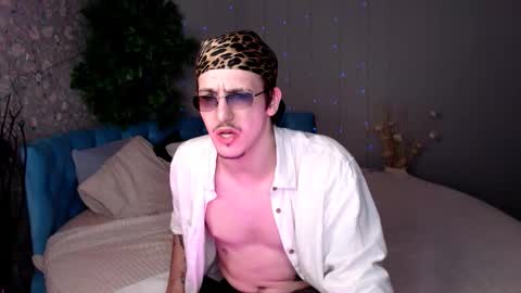 Snapshot of rylanstone chatting on September 13, 5:10 am Rylan online show from September 13, 5:10 am